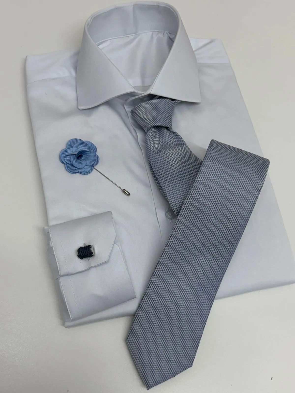 Modelo da coleção, traje social masculino