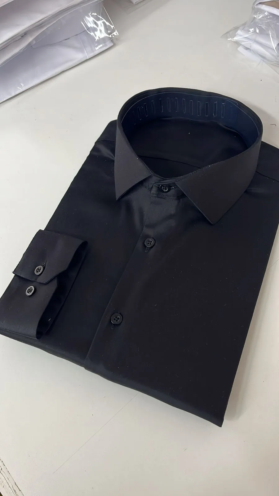 Modelo da coleção, traje social masculino