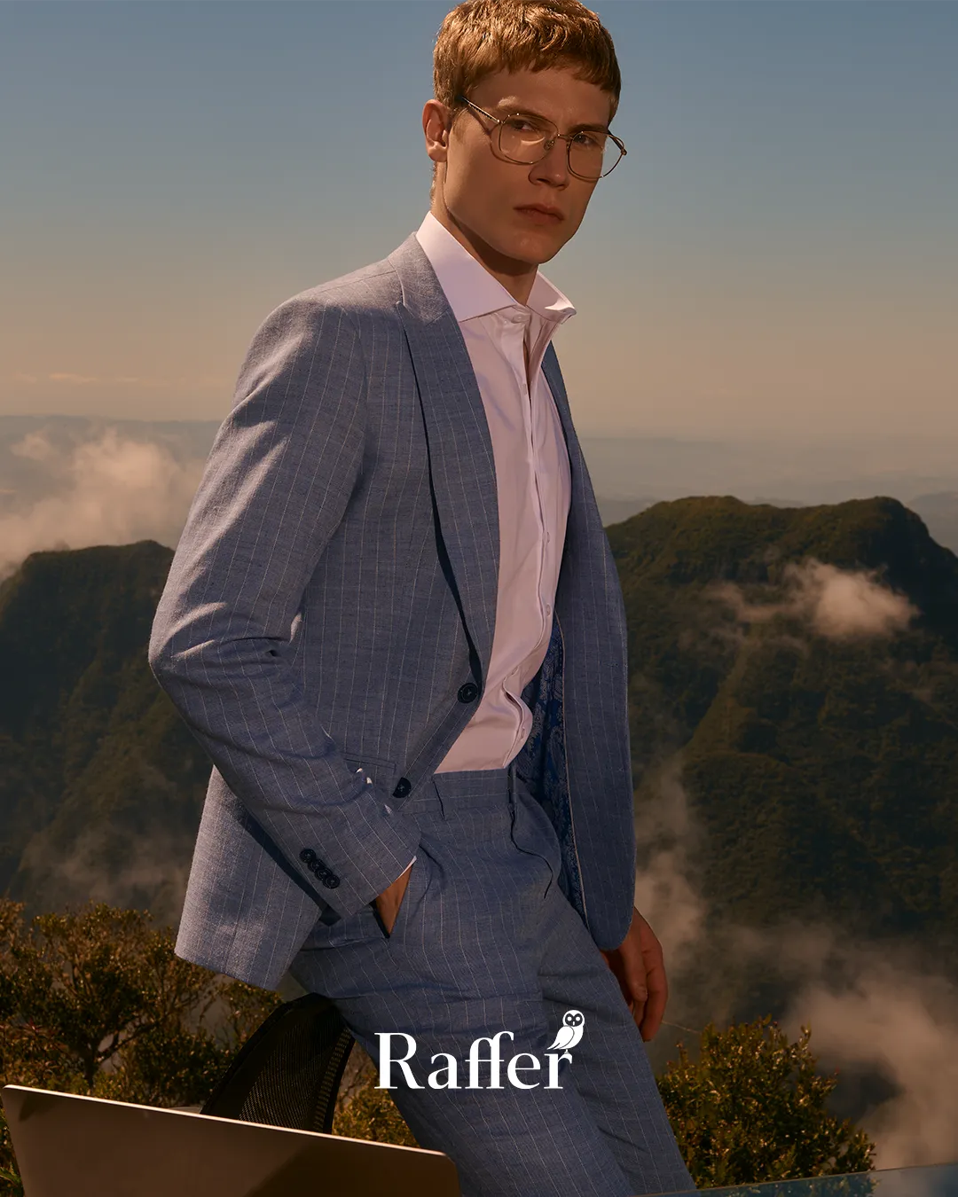 Modelo da coleção, traje social masculino