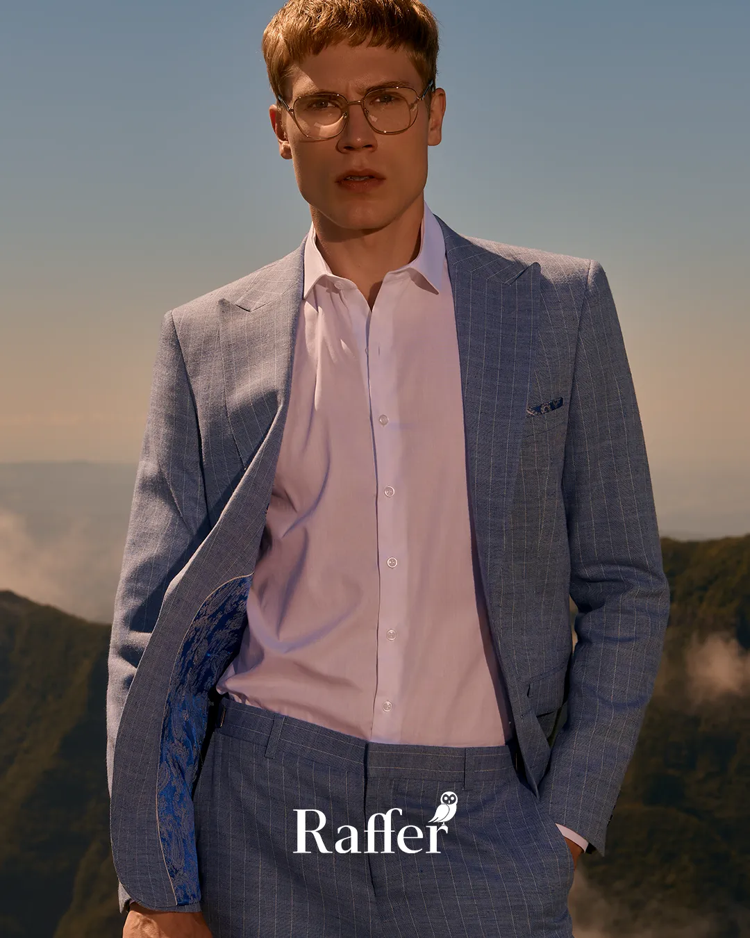 Modelo da coleção, traje social masculino