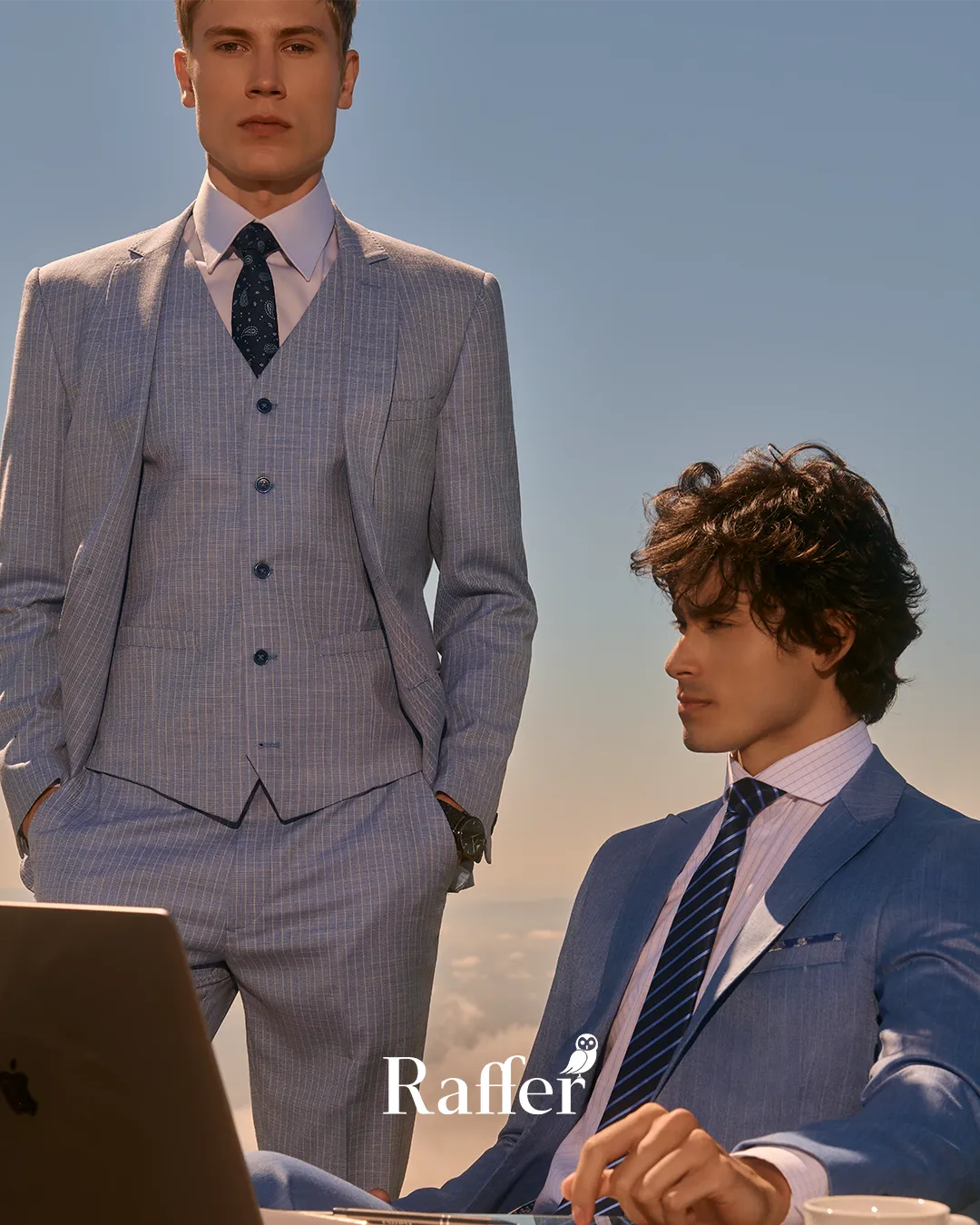 Modelo da coleção, traje social masculino
