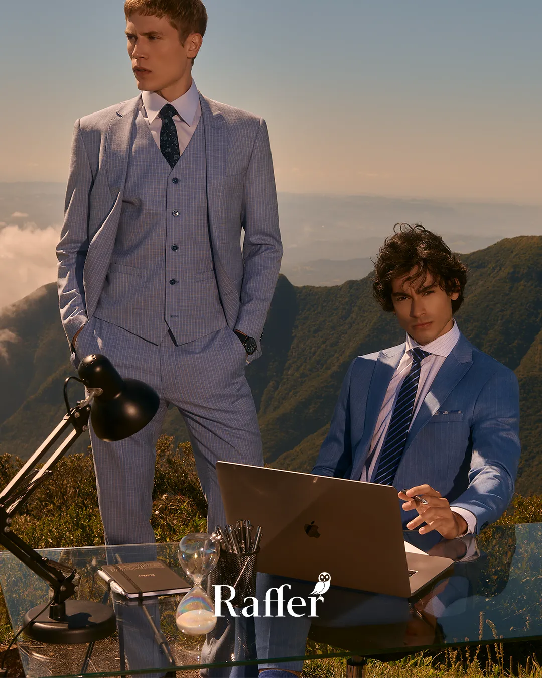 Modelo da coleção, traje social masculino
