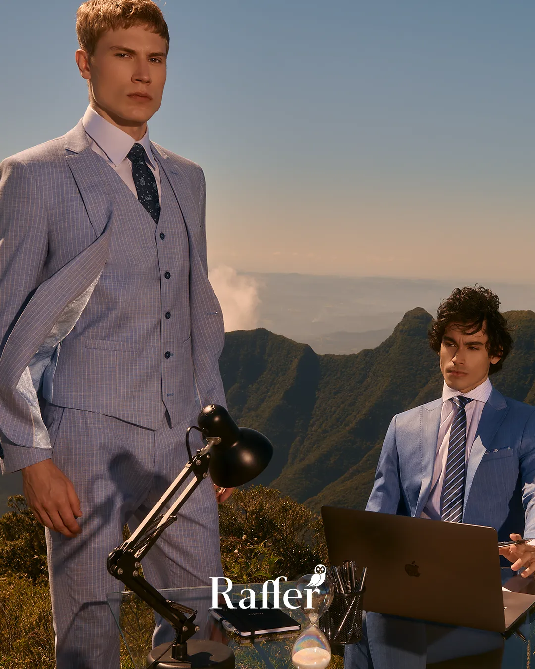 Modelo da coleção, traje social masculino