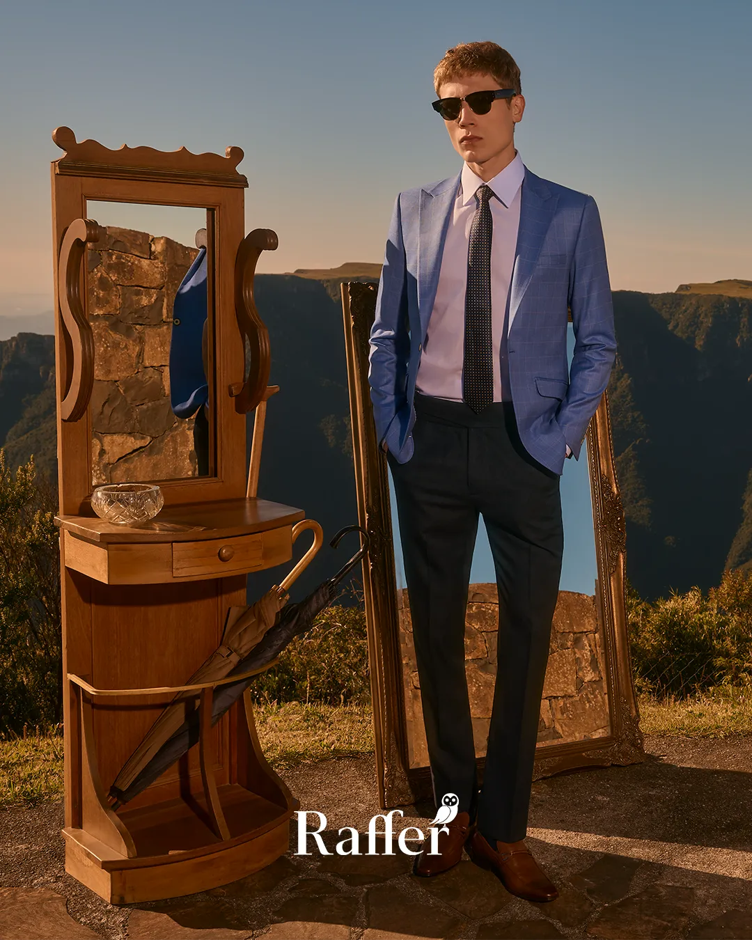 Modelo da coleção, traje social masculino