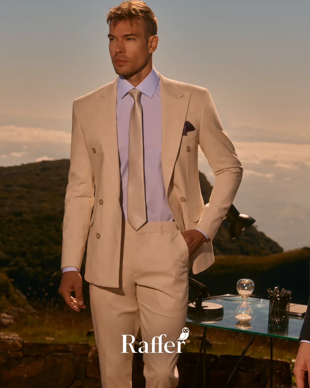 Modelo da coleção, traje social masculino