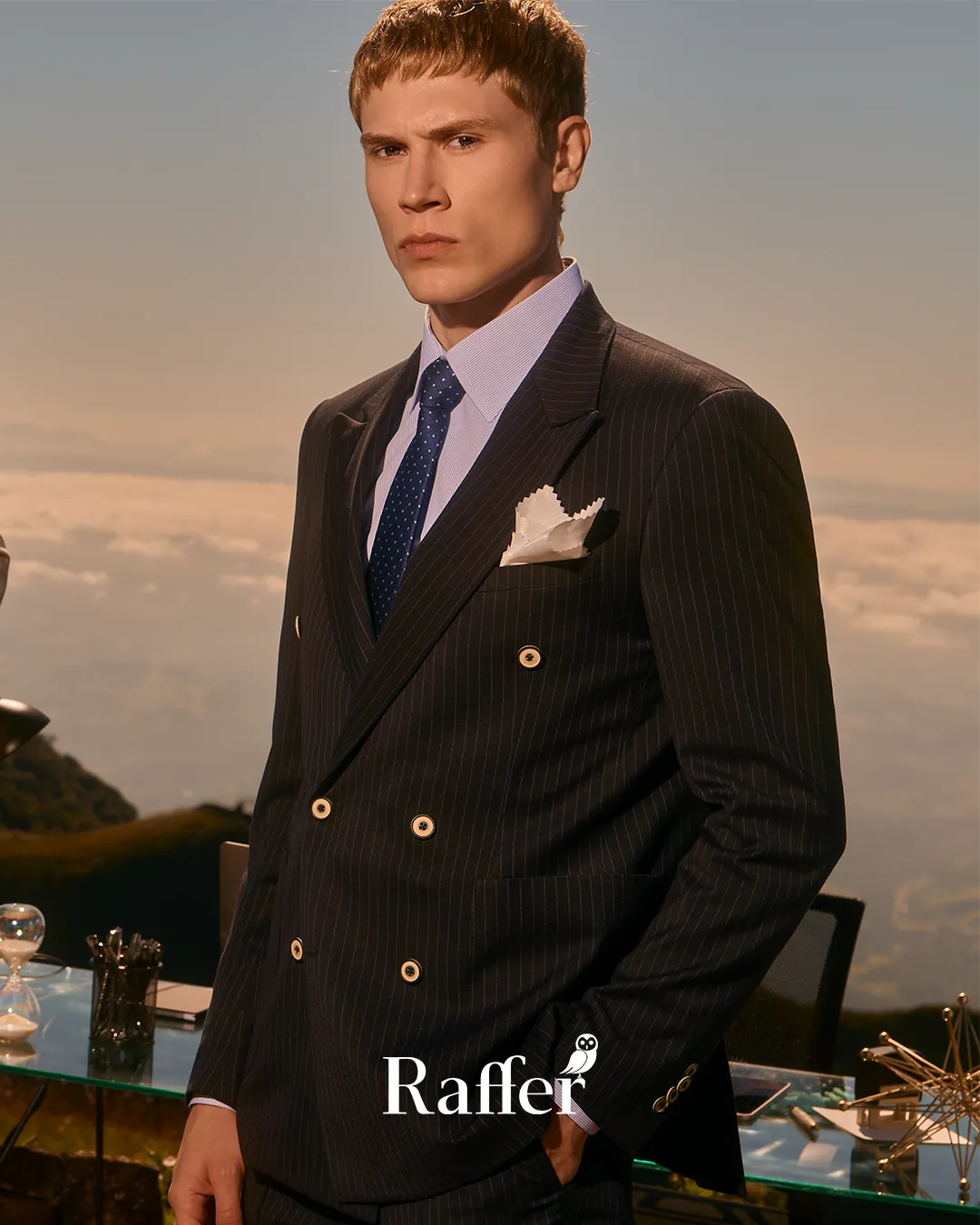 Modelo da coleção, traje social masculino