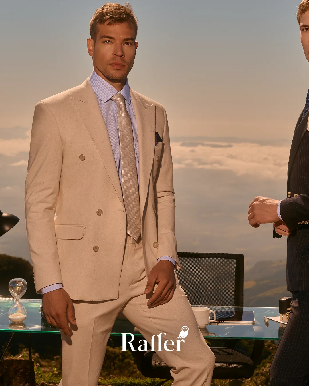 Modelo da coleção, traje social masculino