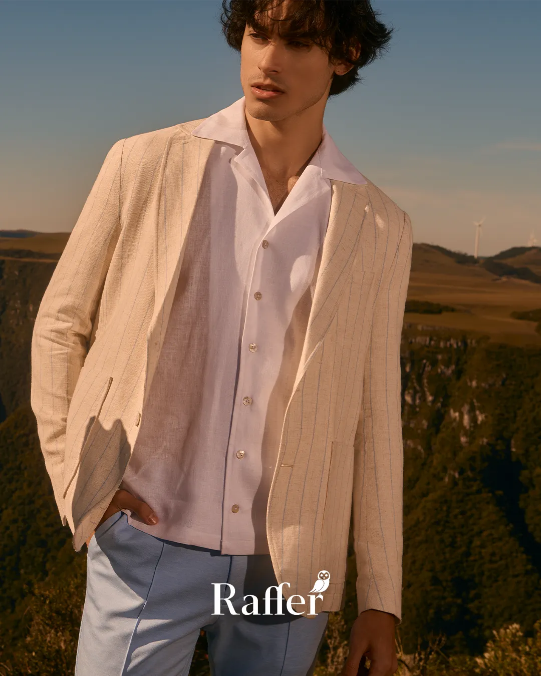 Modelo da coleção, traje social masculino