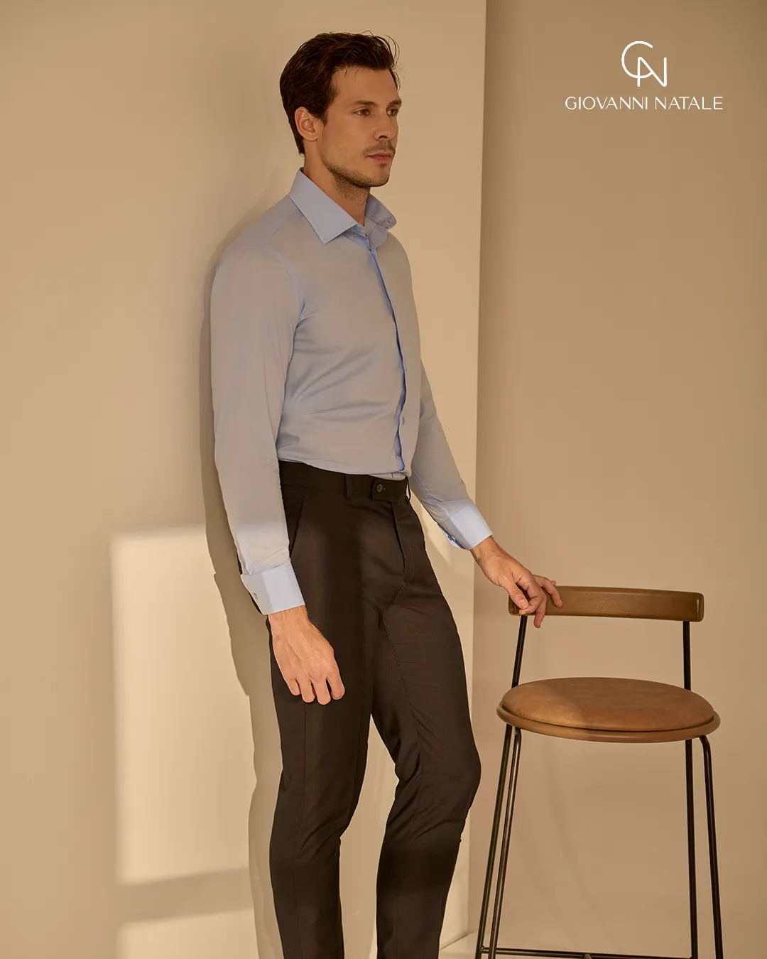 Modelo da coleção, traje social masculino