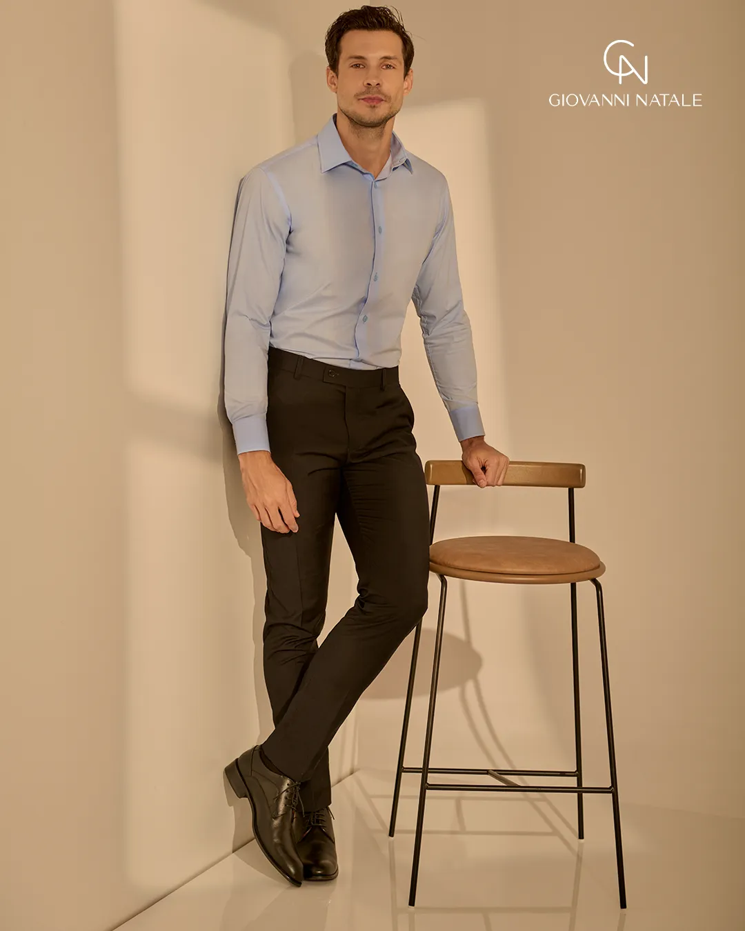 Modelo da coleção, traje social masculino
