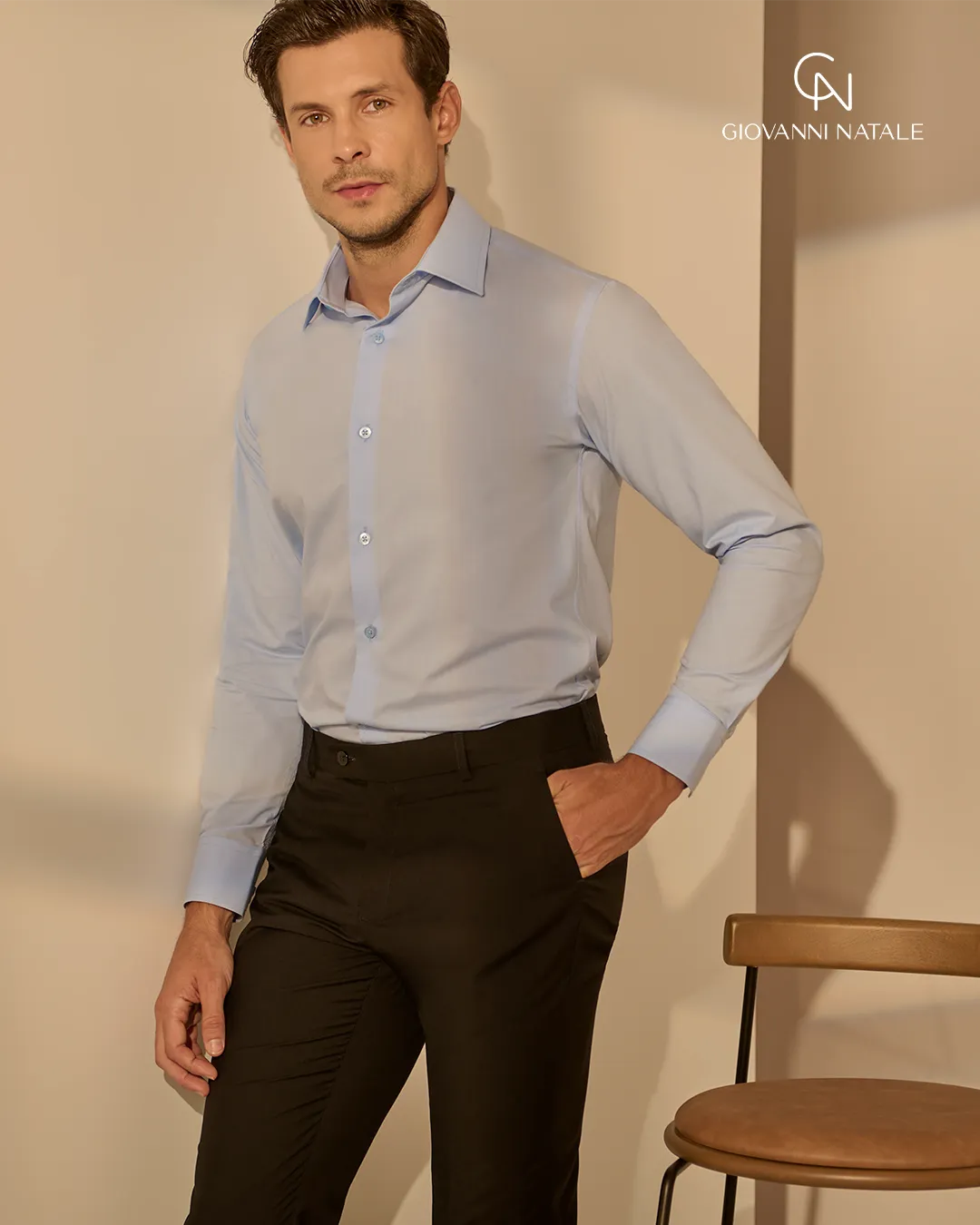 Modelo da coleção, traje social masculino