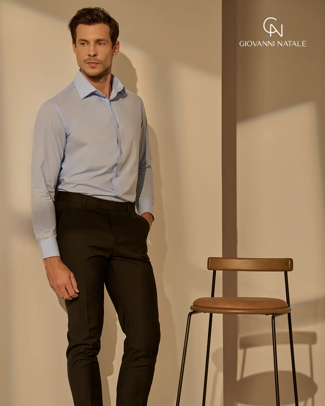 Modelo da coleção, traje social masculino