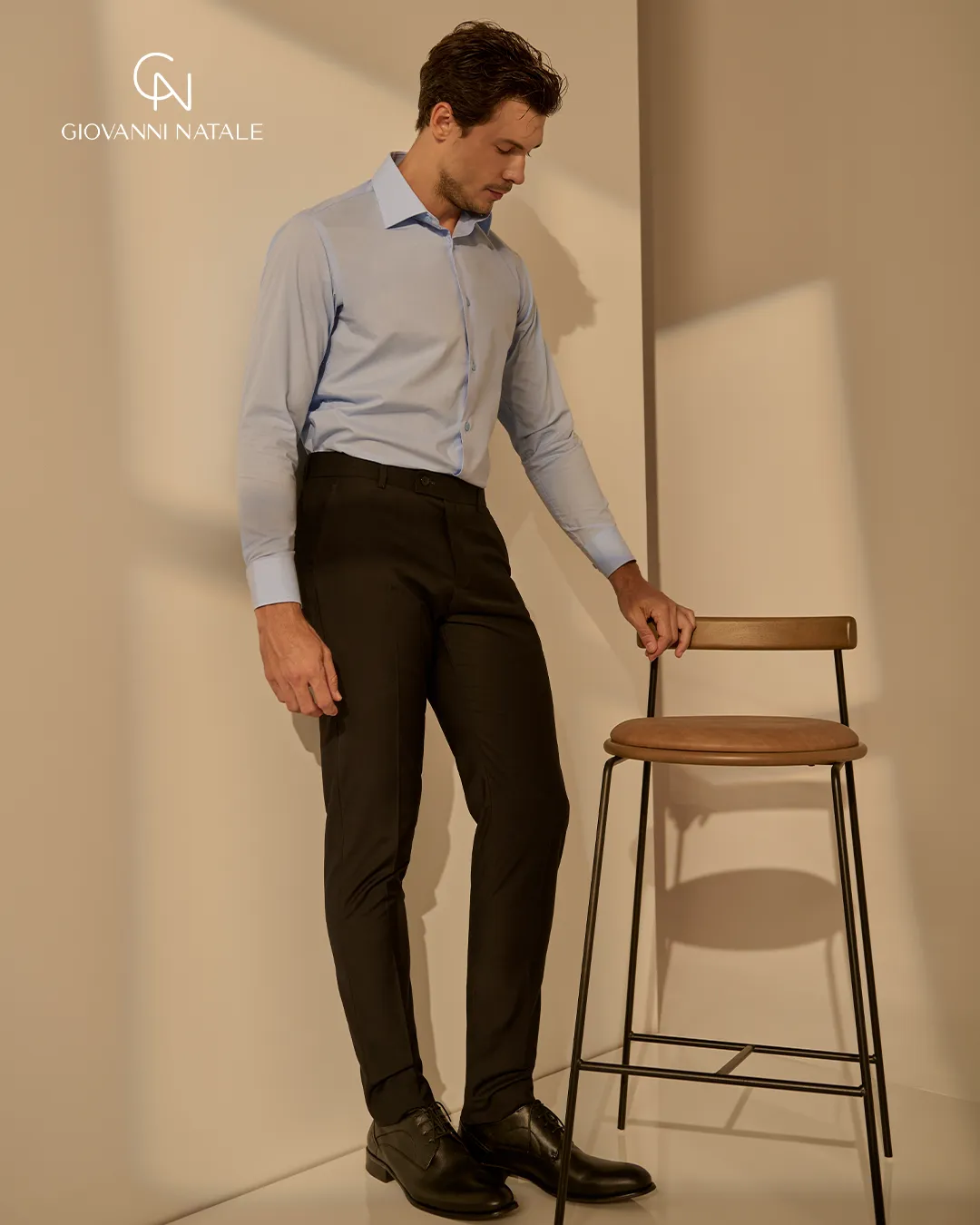 Modelo da coleção, traje social masculino