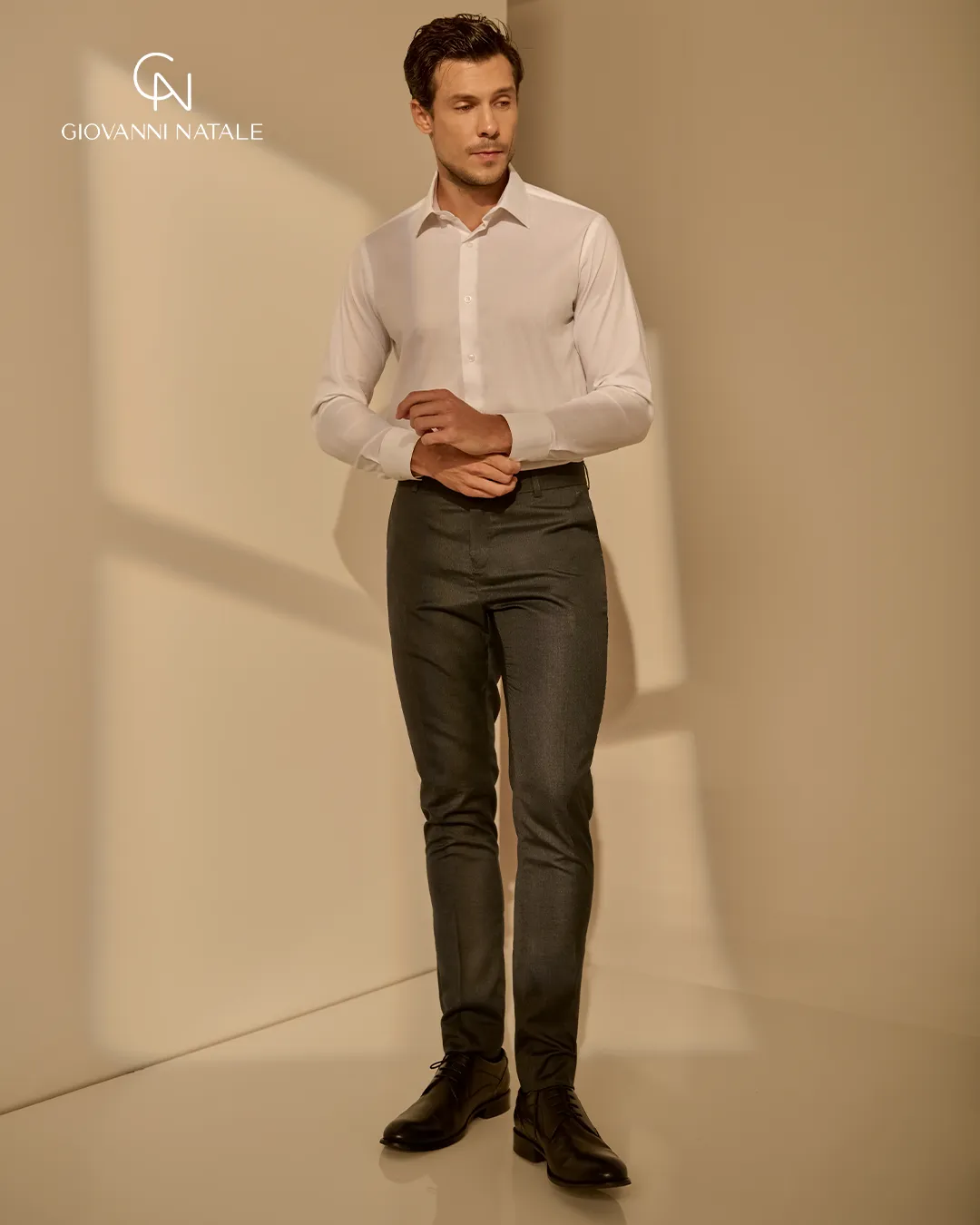 Modelo da coleção, traje social masculino