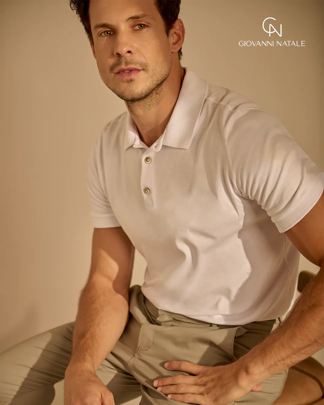 Modelo da coleção, traje social masculino