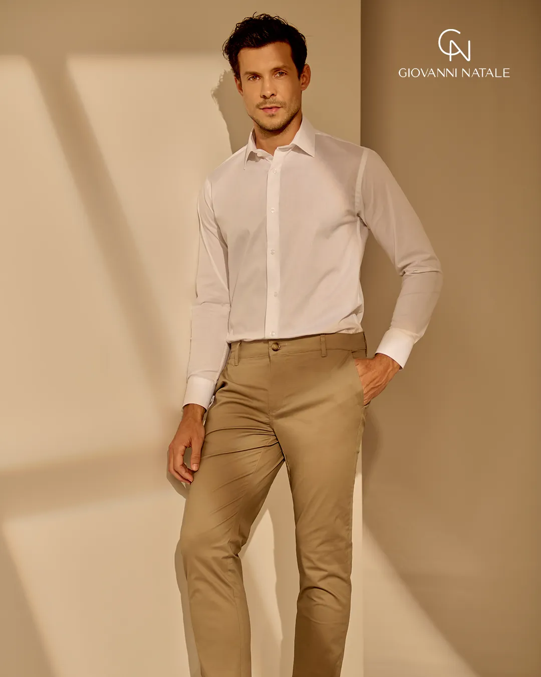 Modelo da coleção, traje social masculino