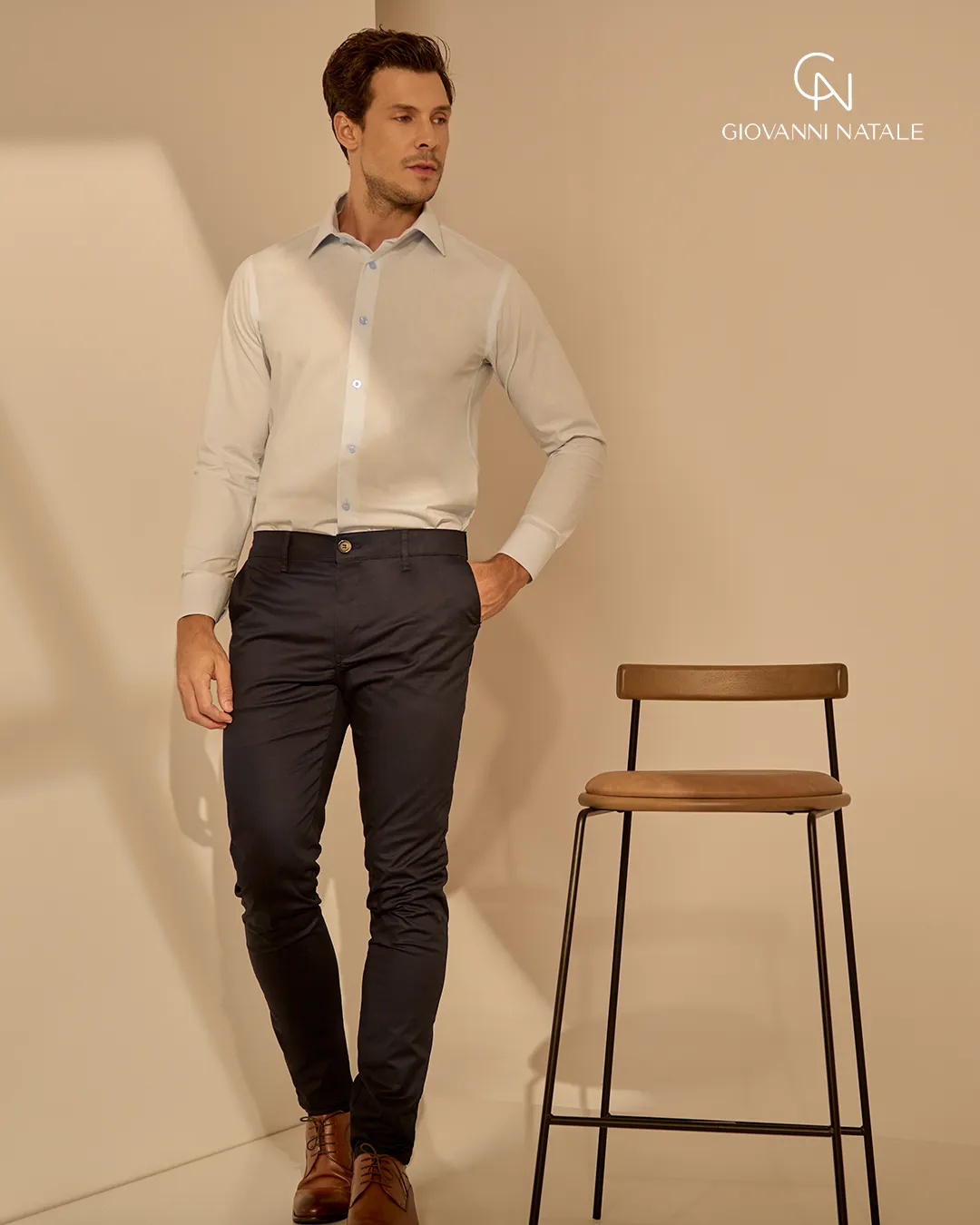 Modelo da coleção, traje social masculino