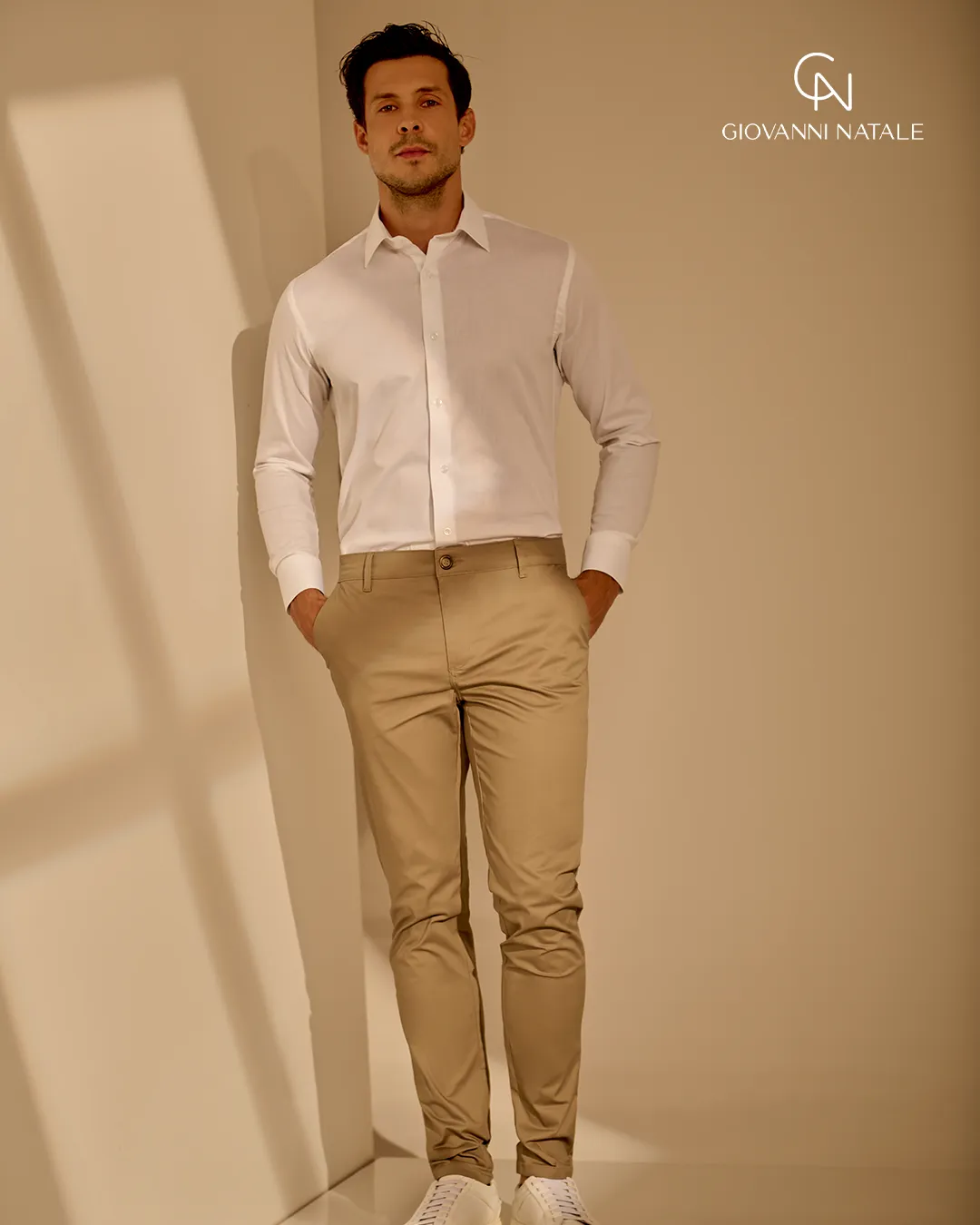 Modelo da coleção, traje social masculino