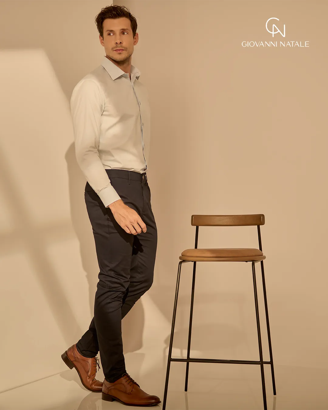 Modelo da coleção, traje social masculino