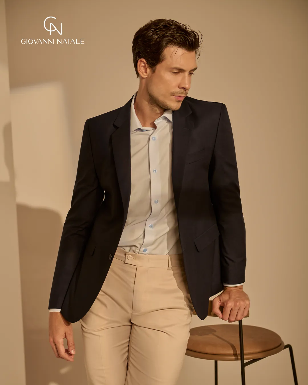 Modelo da coleção, traje social masculino