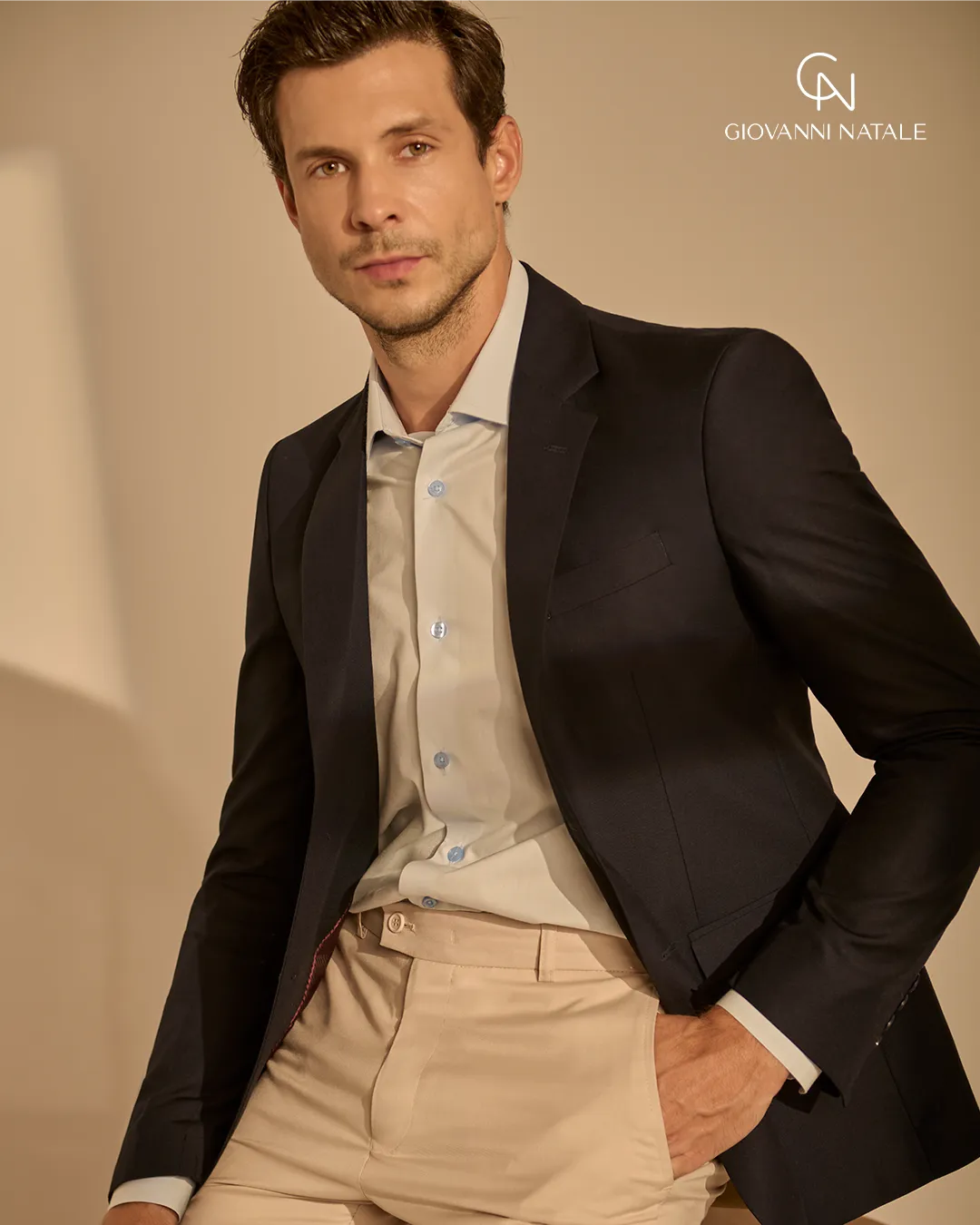 Modelo da coleção, traje social masculino