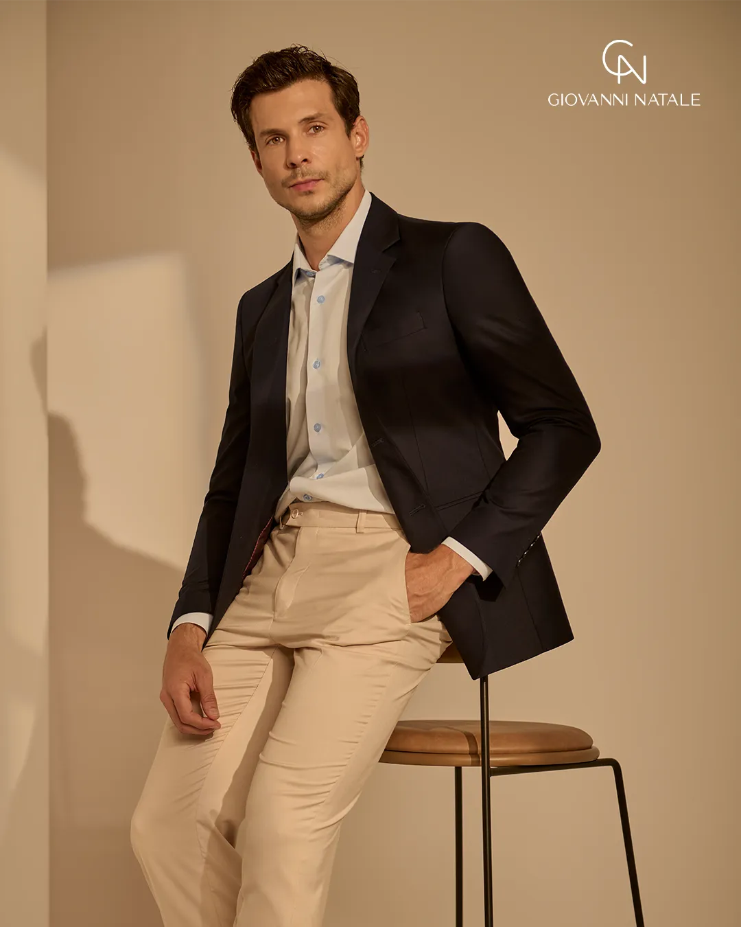 Modelo da coleção, traje social masculino