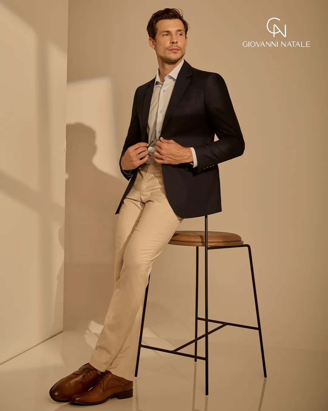 Modelo da coleção, traje social masculino