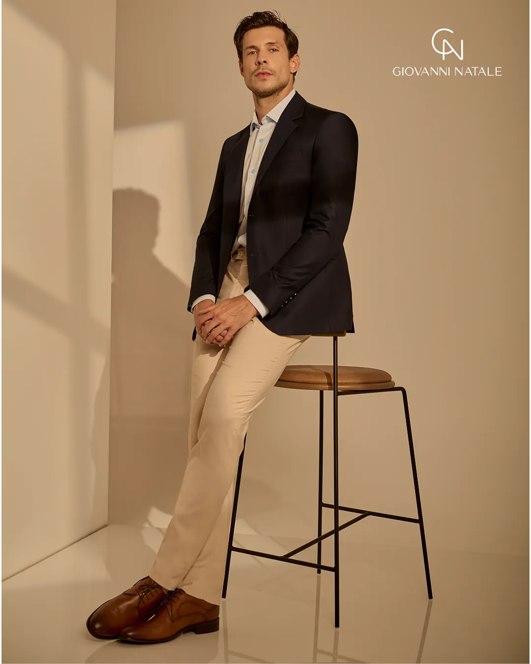 Modelo da coleção, traje social masculino