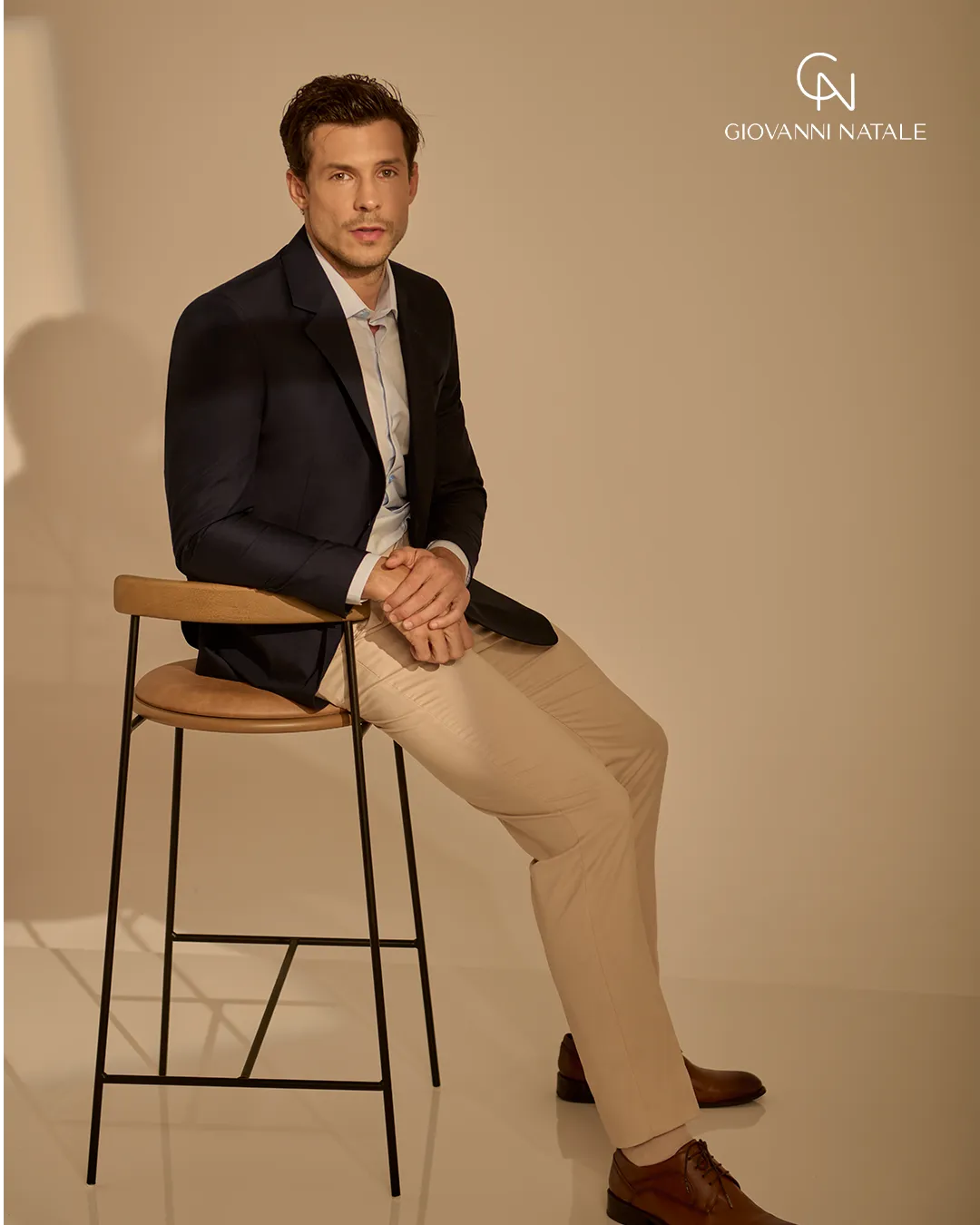 Modelo da coleção, traje social masculino