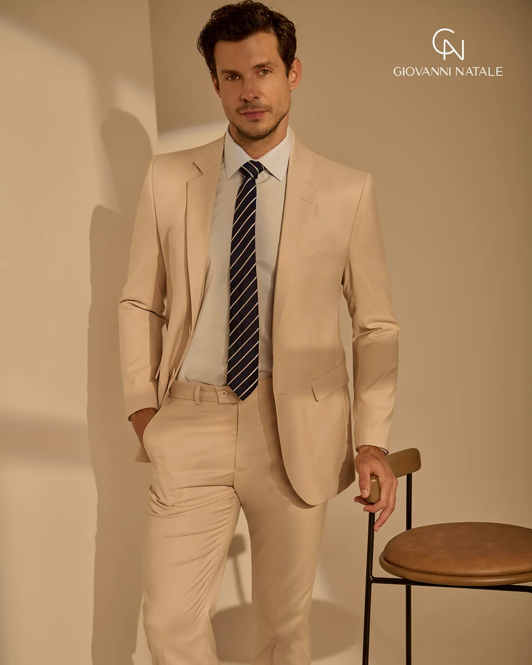 Modelo da coleção, traje social masculino