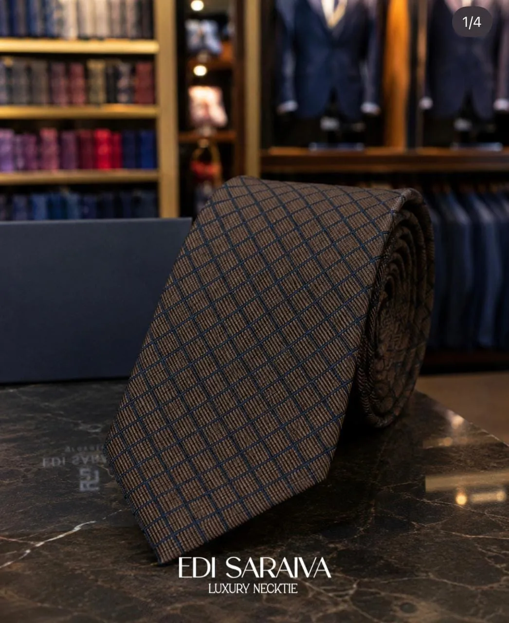 Modelo da coleção, traje social masculino