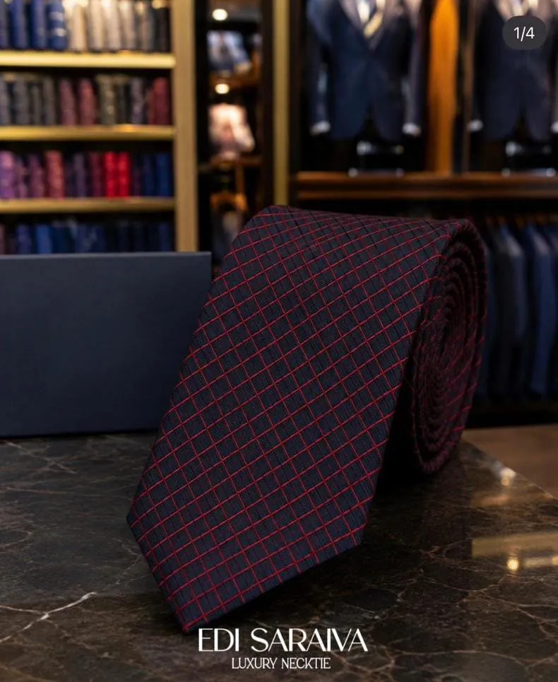 Modelo da coleção, traje social masculino