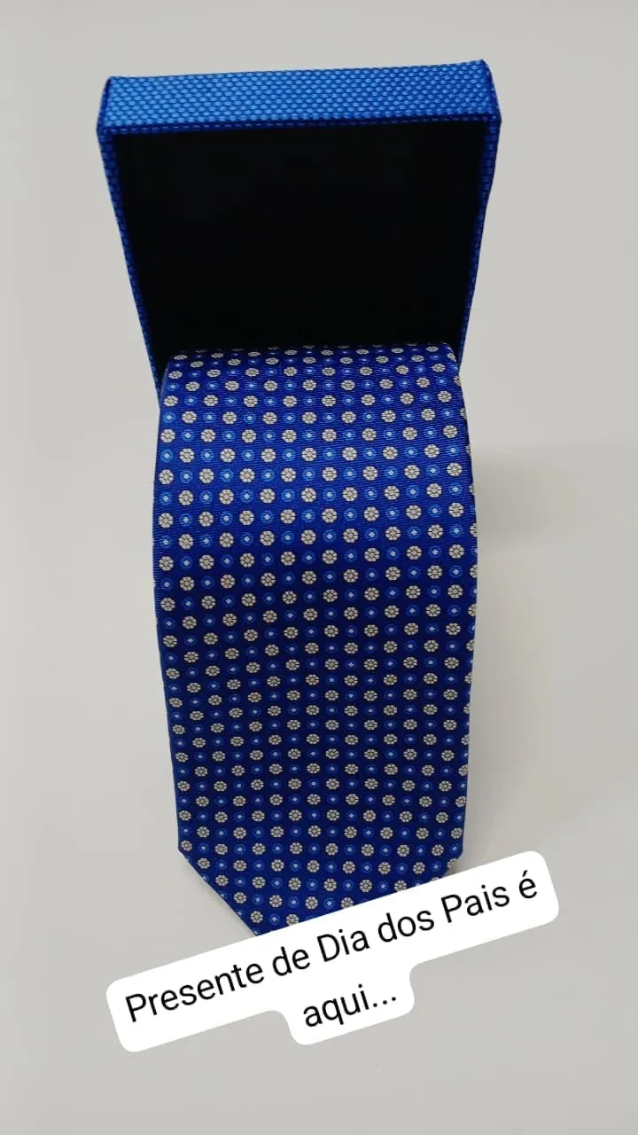 Modelo da coleção, traje social masculino
