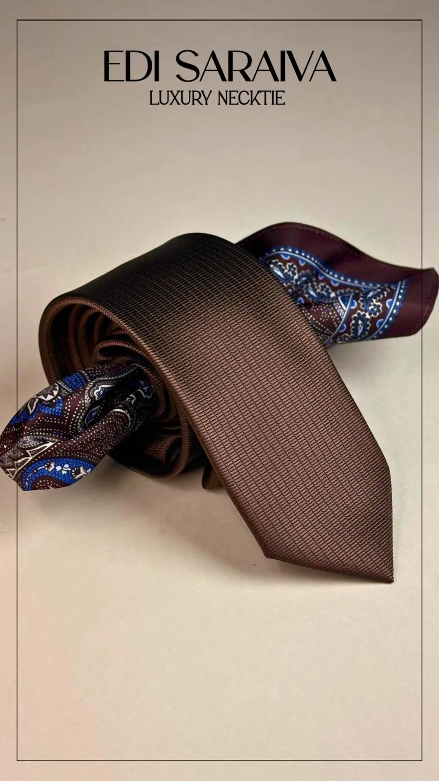 Modelo da coleção, traje social masculino