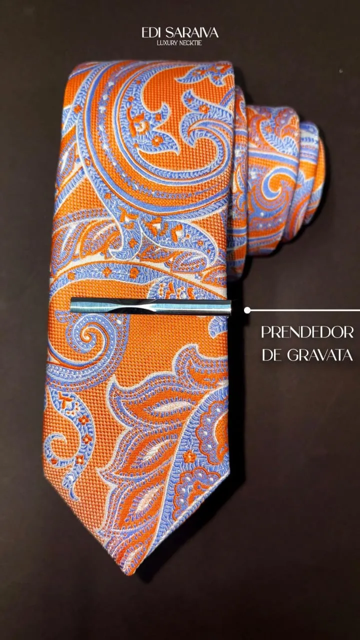Modelo da coleção, traje social masculino