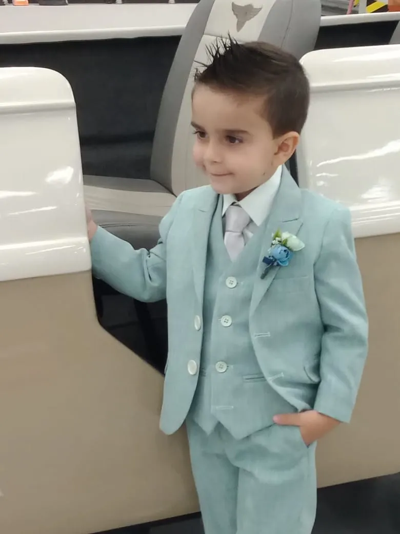 Modelo da coleção, traje social masculino