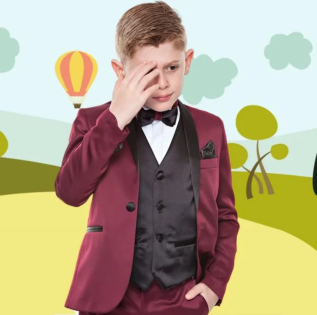 Modelo da coleção, traje social masculino