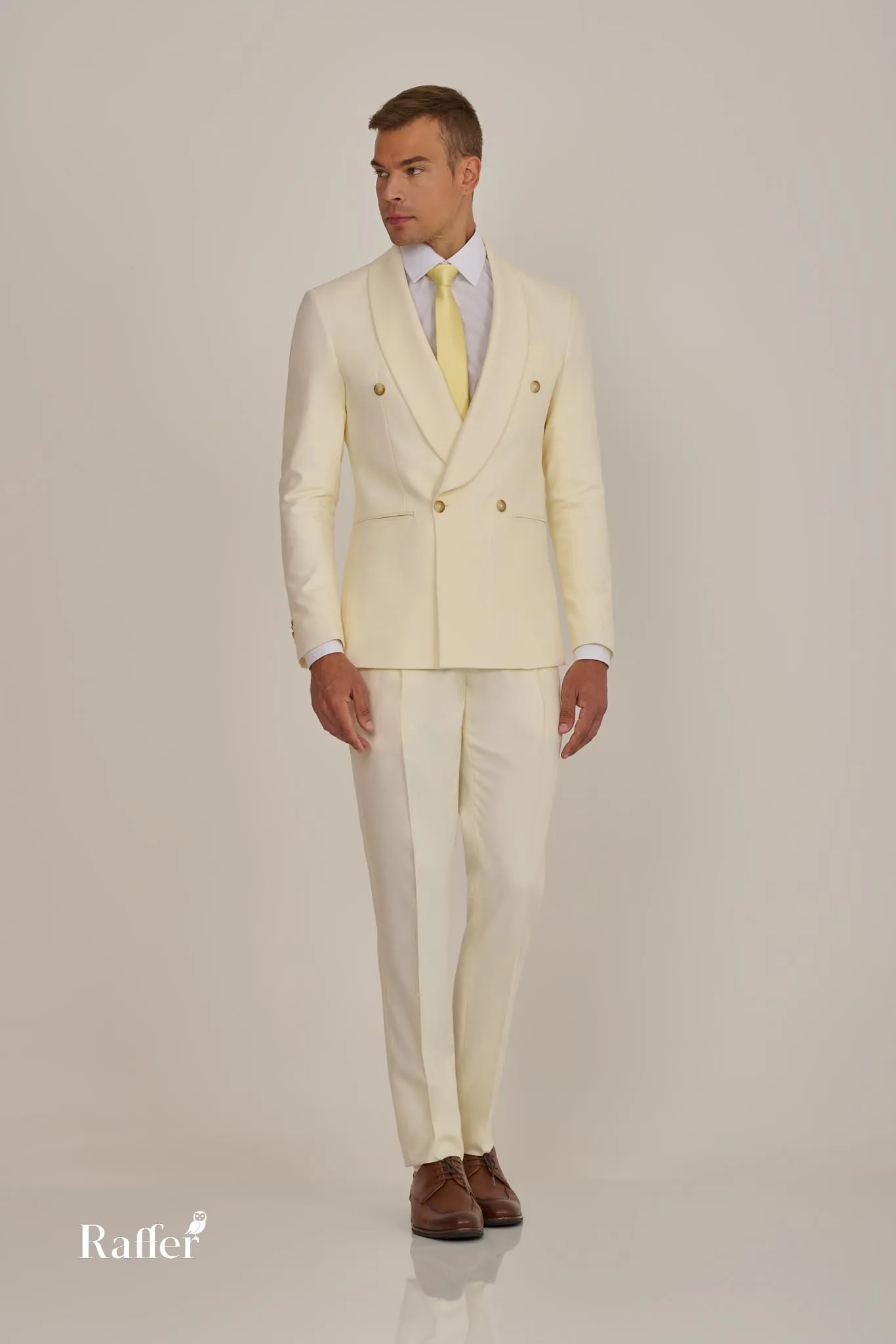 Modelo da coleção, traje social masculino
