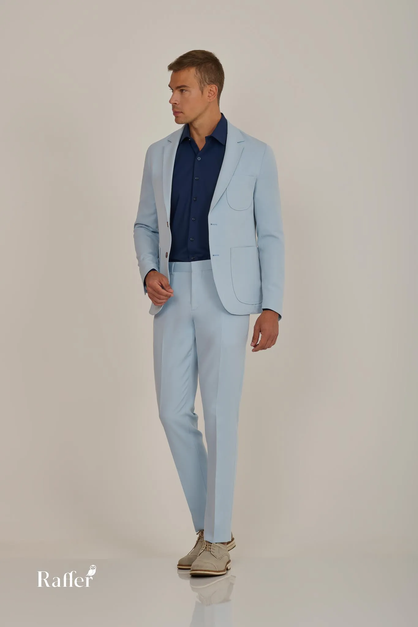 Modelo da coleção, traje social masculino