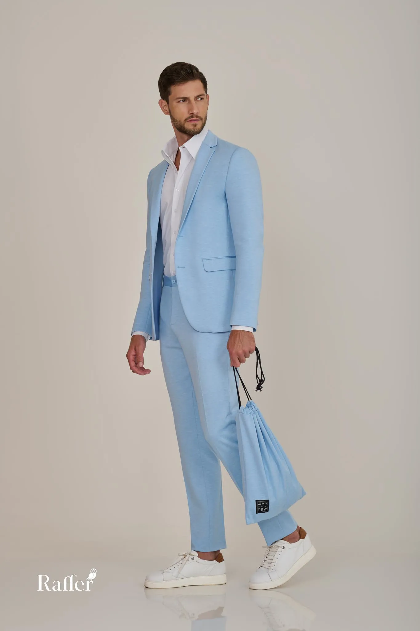 Modelo da coleção, traje social masculino