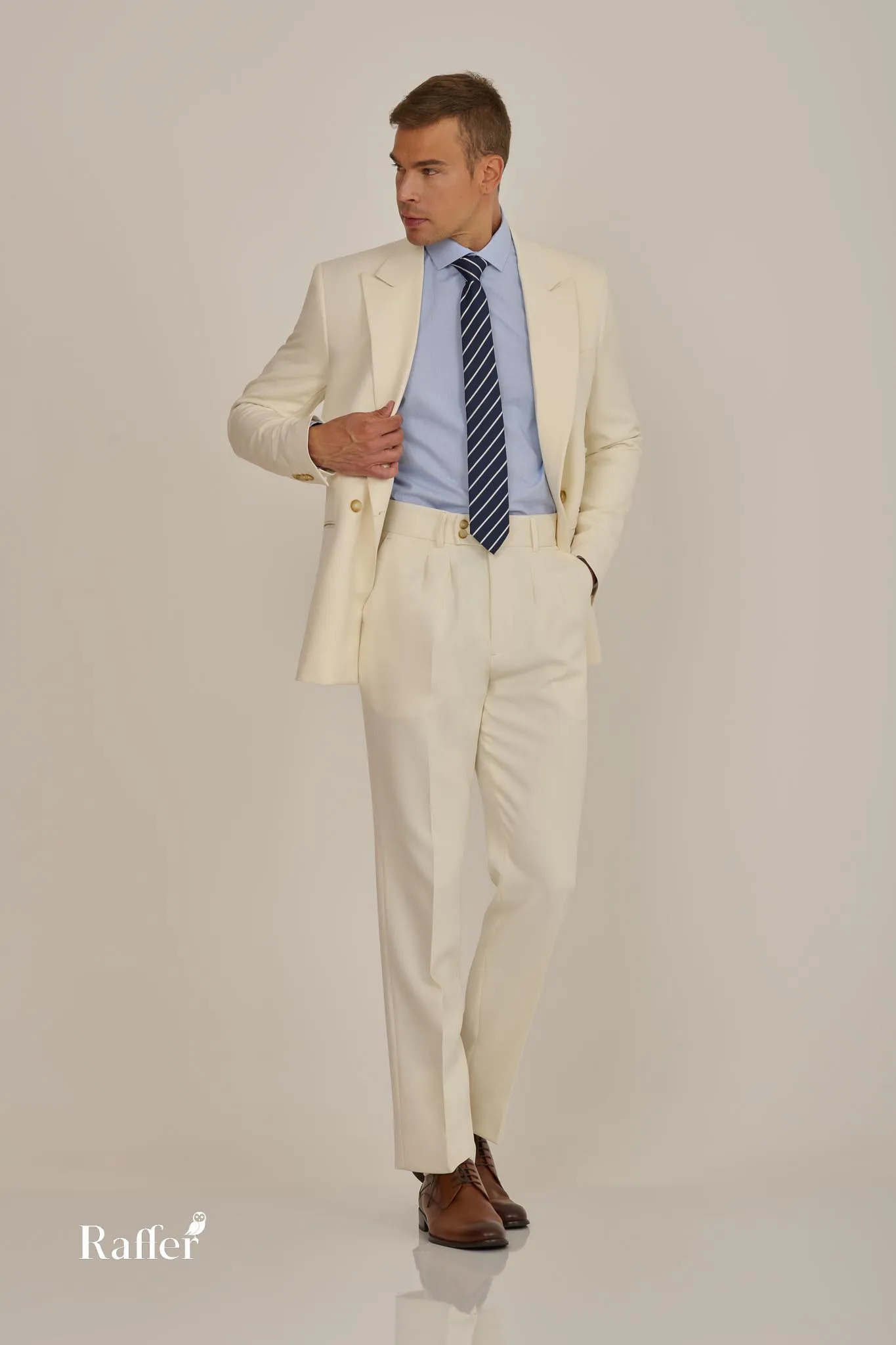 Modelo da coleção, traje social masculino