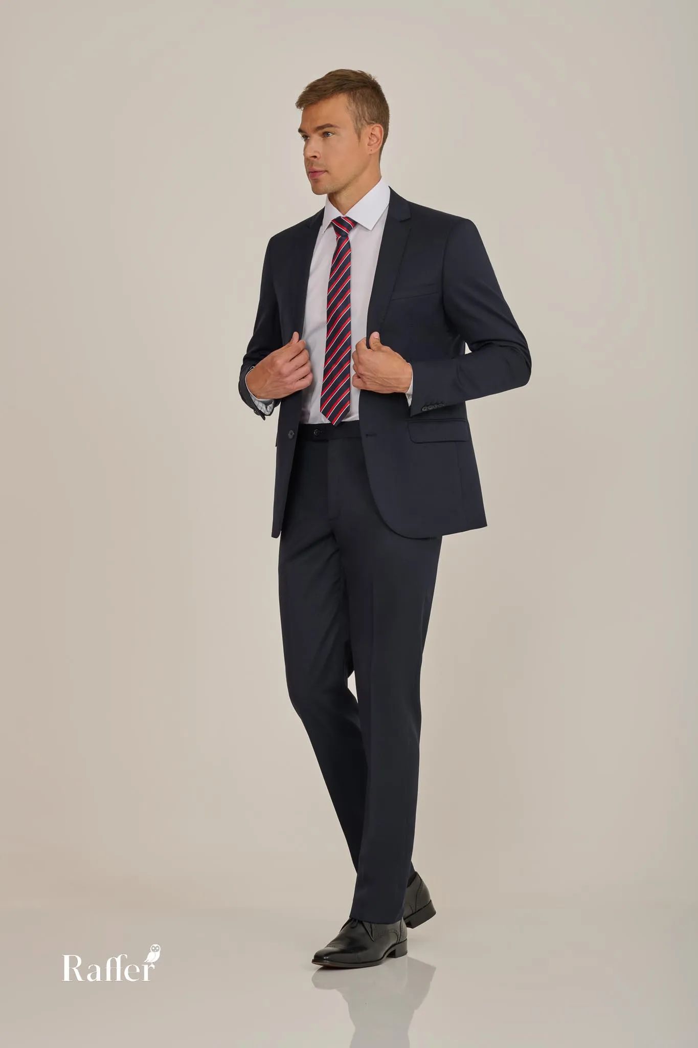 Modelo da coleção, traje social masculino