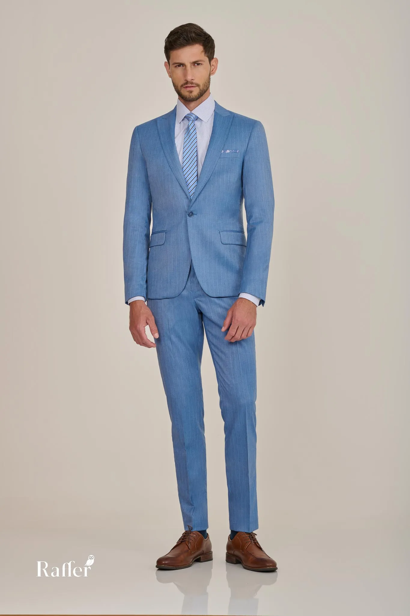 Modelo da coleção, traje social masculino