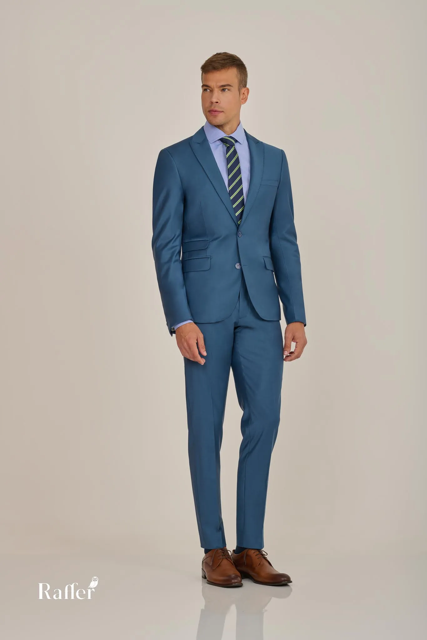 Modelo da coleção, traje social masculino