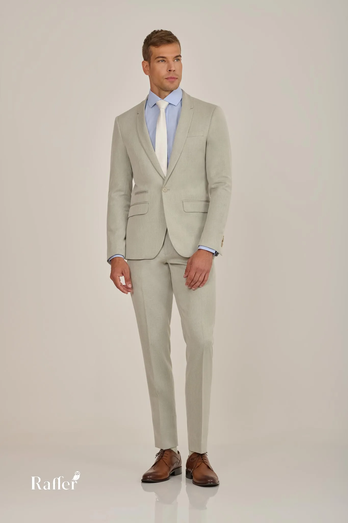 Modelo da coleção, traje social masculino