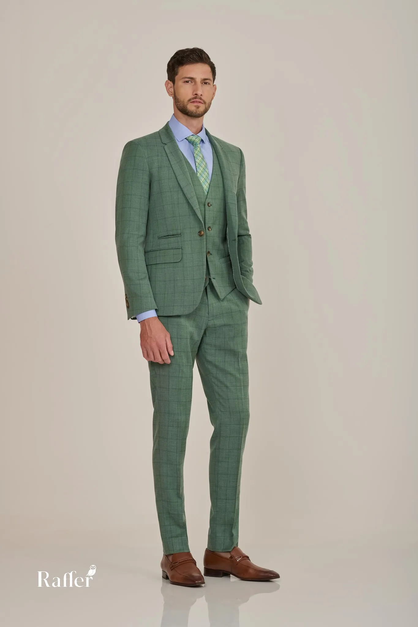 Modelo da coleção, traje social masculino