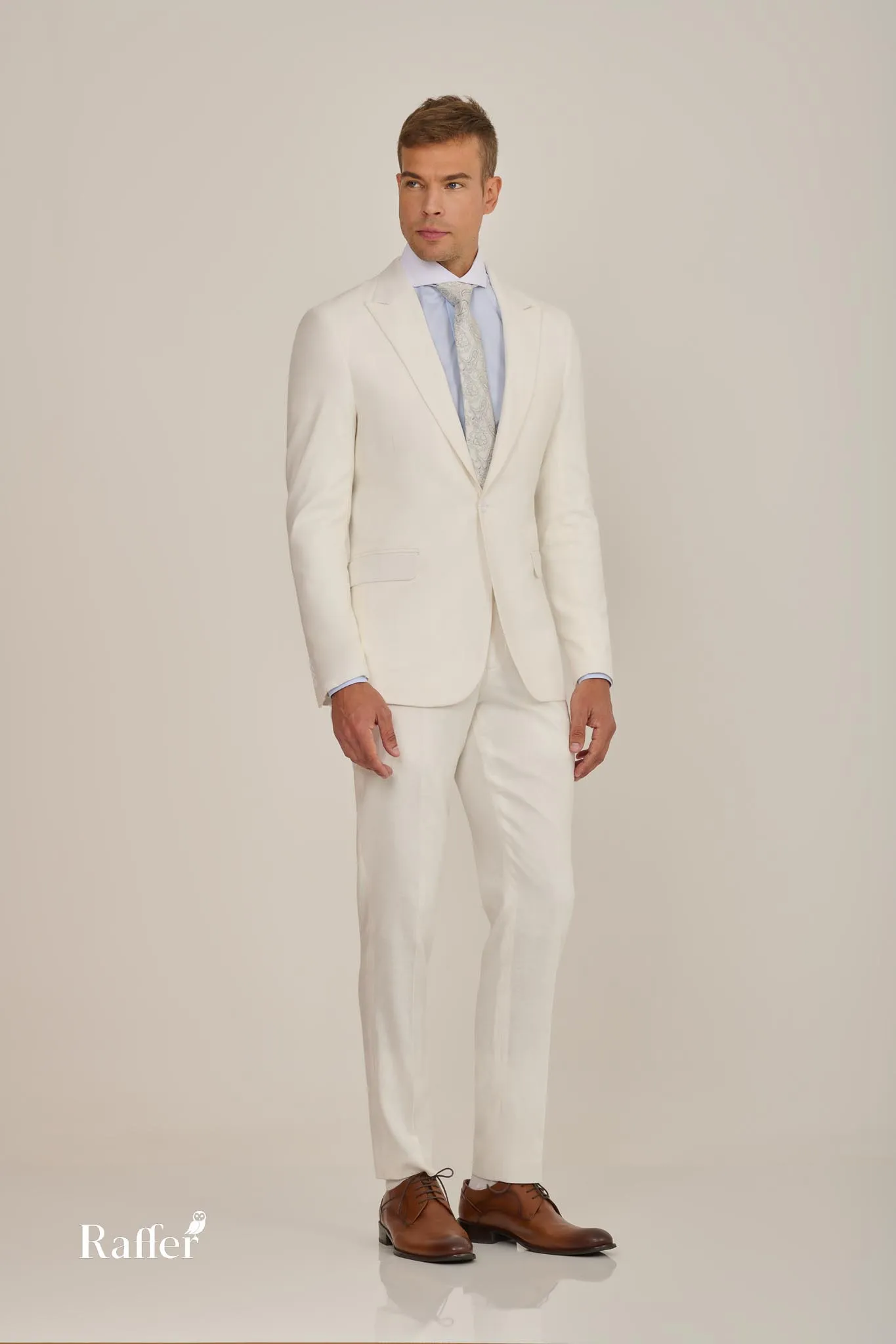 Modelo da coleção, traje social masculino