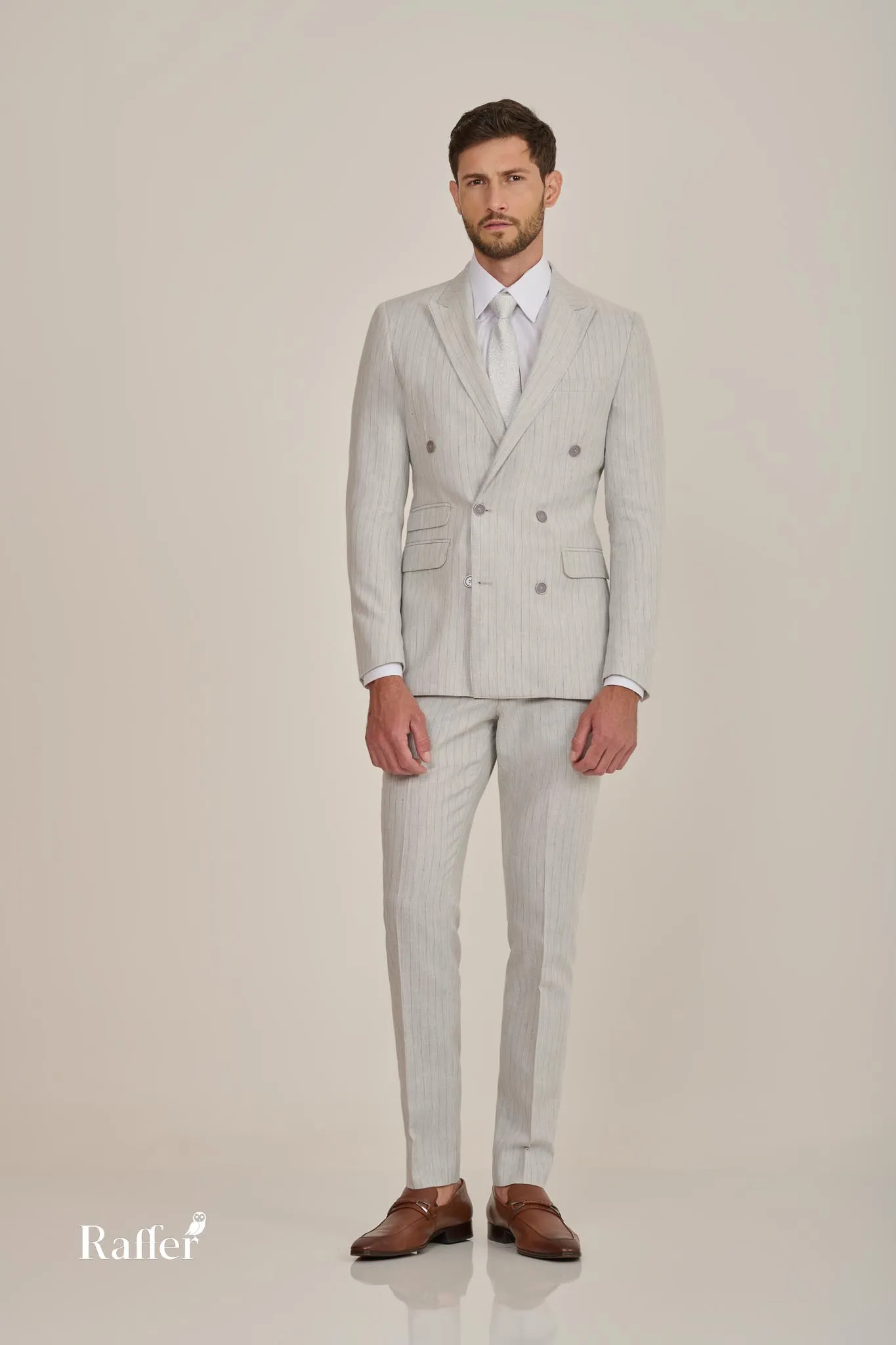 Modelo da coleção, traje social masculino