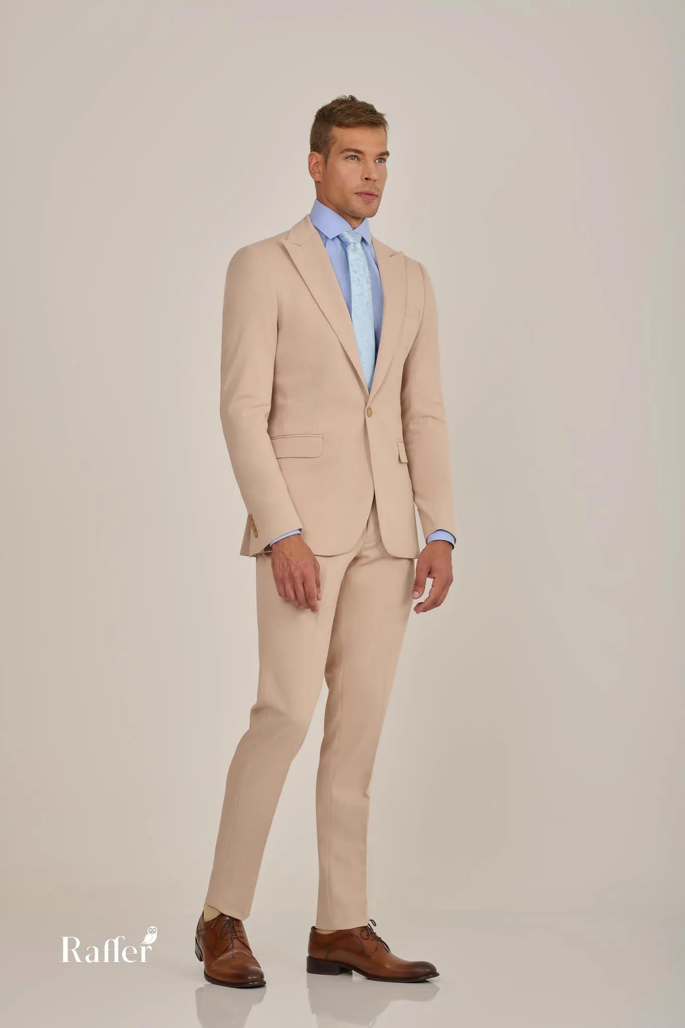 Modelo da coleção, traje social masculino