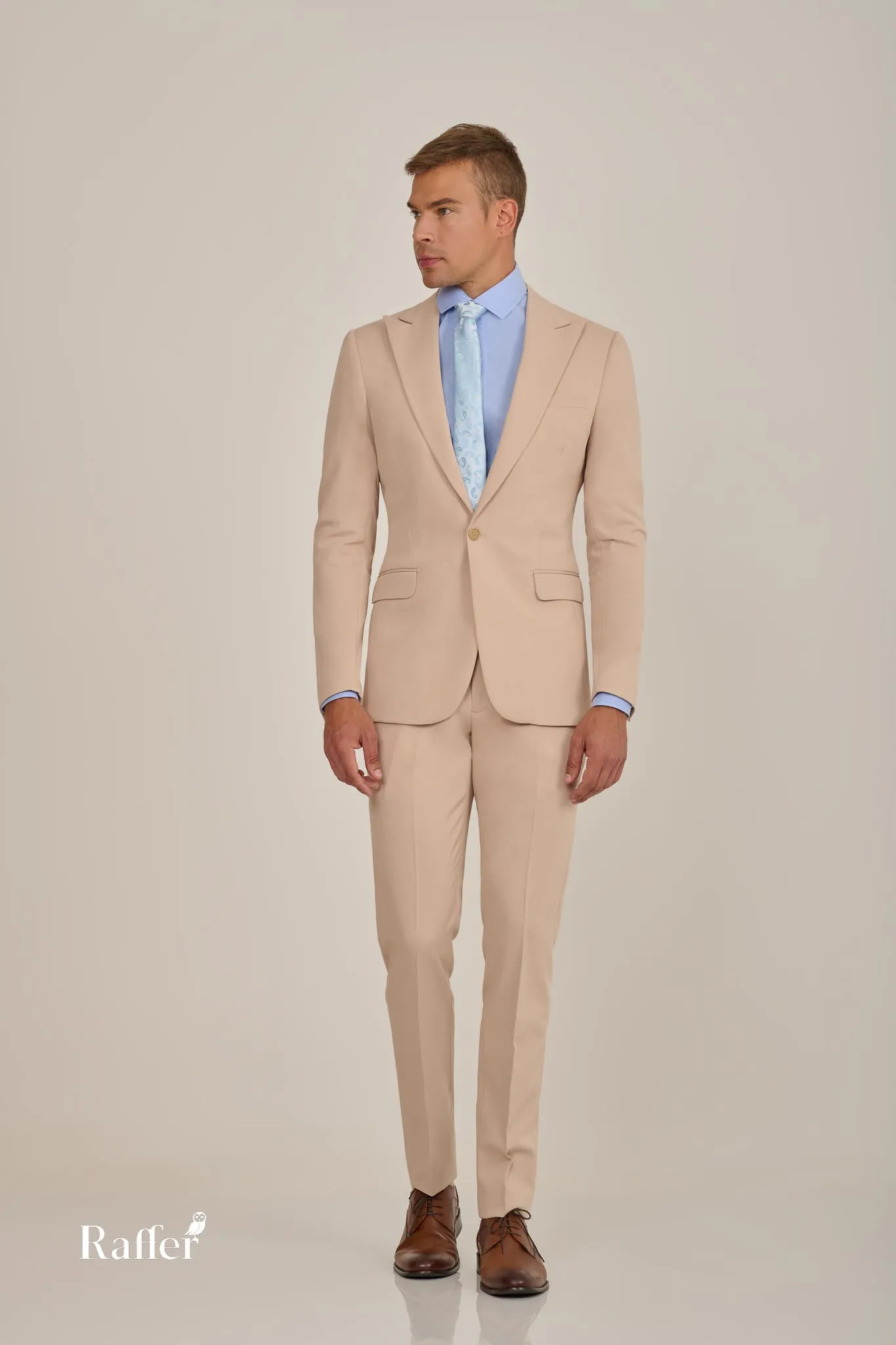 Modelo da coleção, traje social masculino